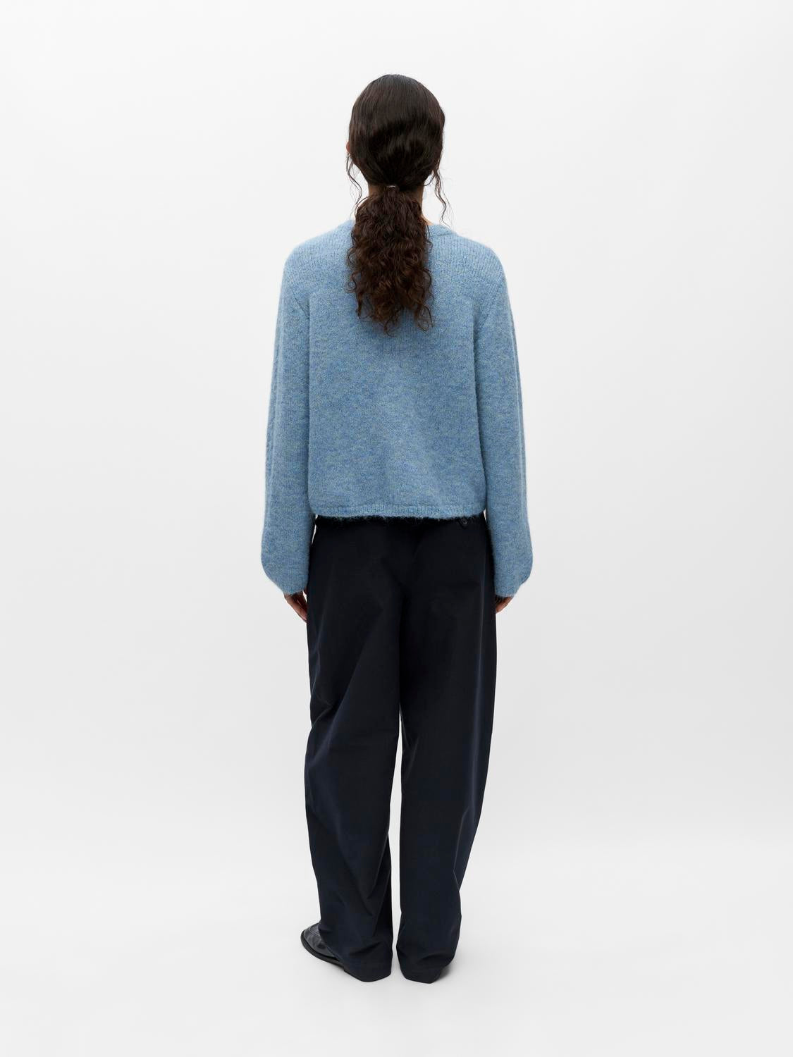 model_shot-back
